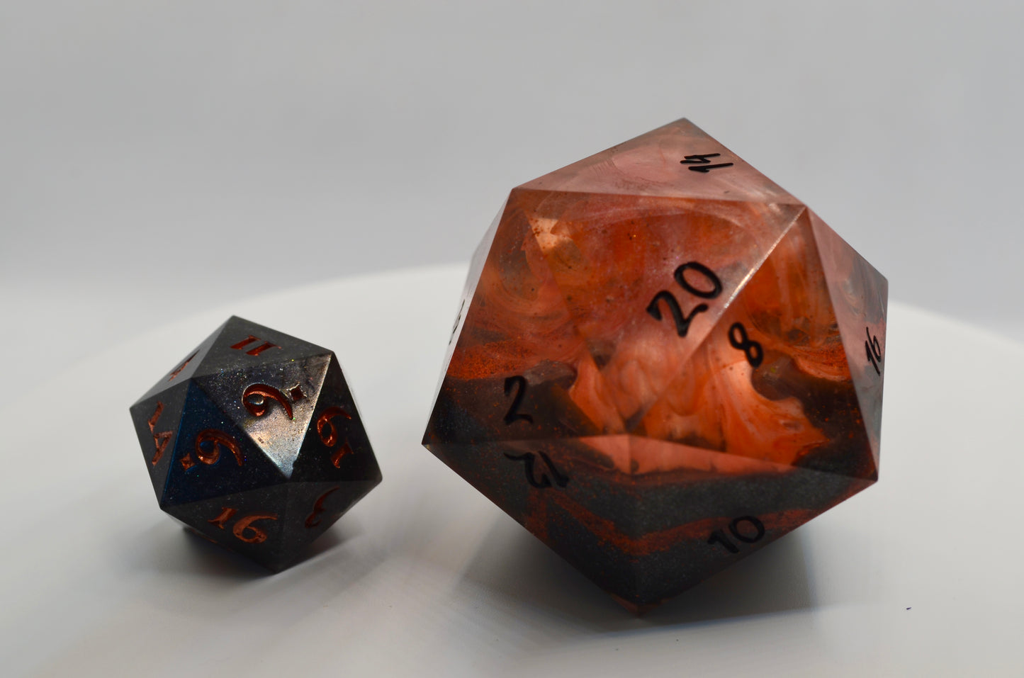 Forged in Fire 40 mm Huge D20